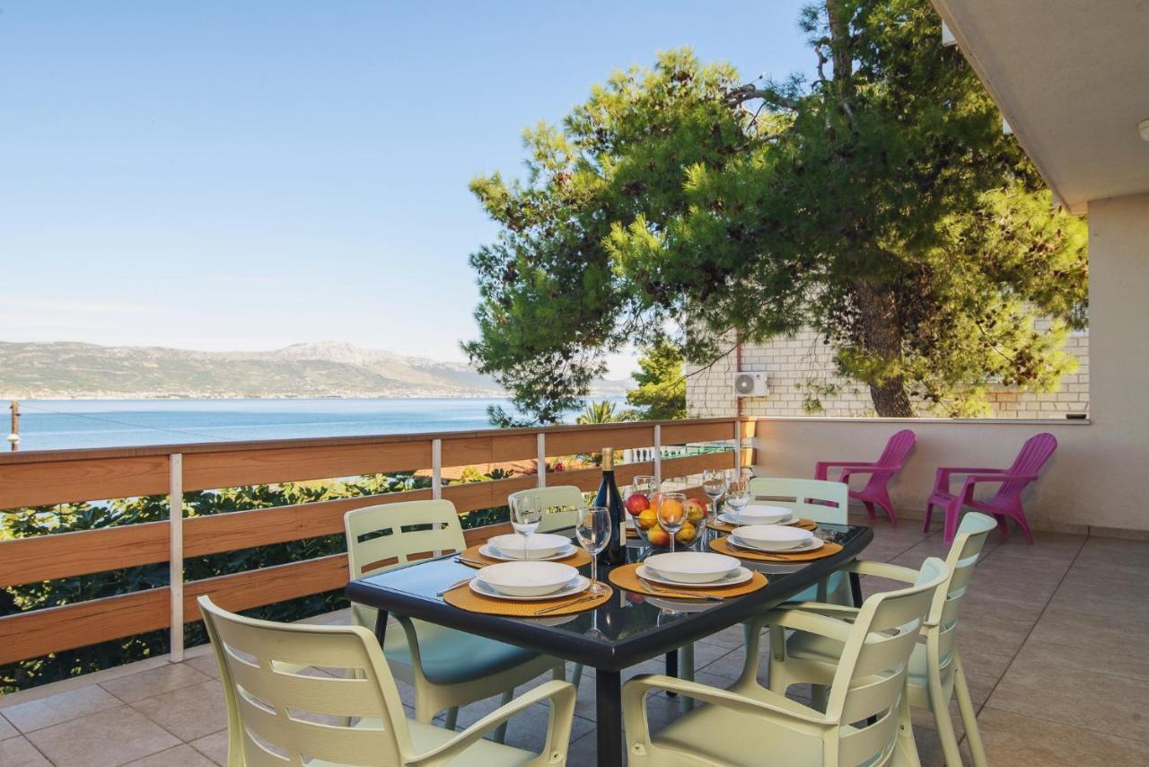 Villa Bua - Beautiful Seafront Apartments トロギール エクステリア 写真