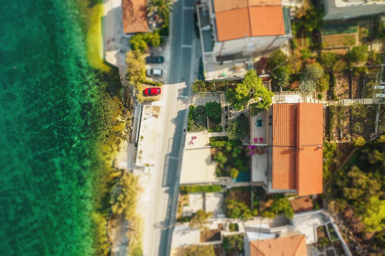 Villa Bua - Beautiful Seafront Apartments トロギール エクステリア 写真