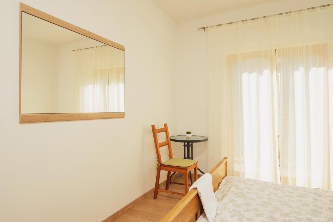 Villa Bua - Beautiful Seafront Apartments トロギール エクステリア 写真