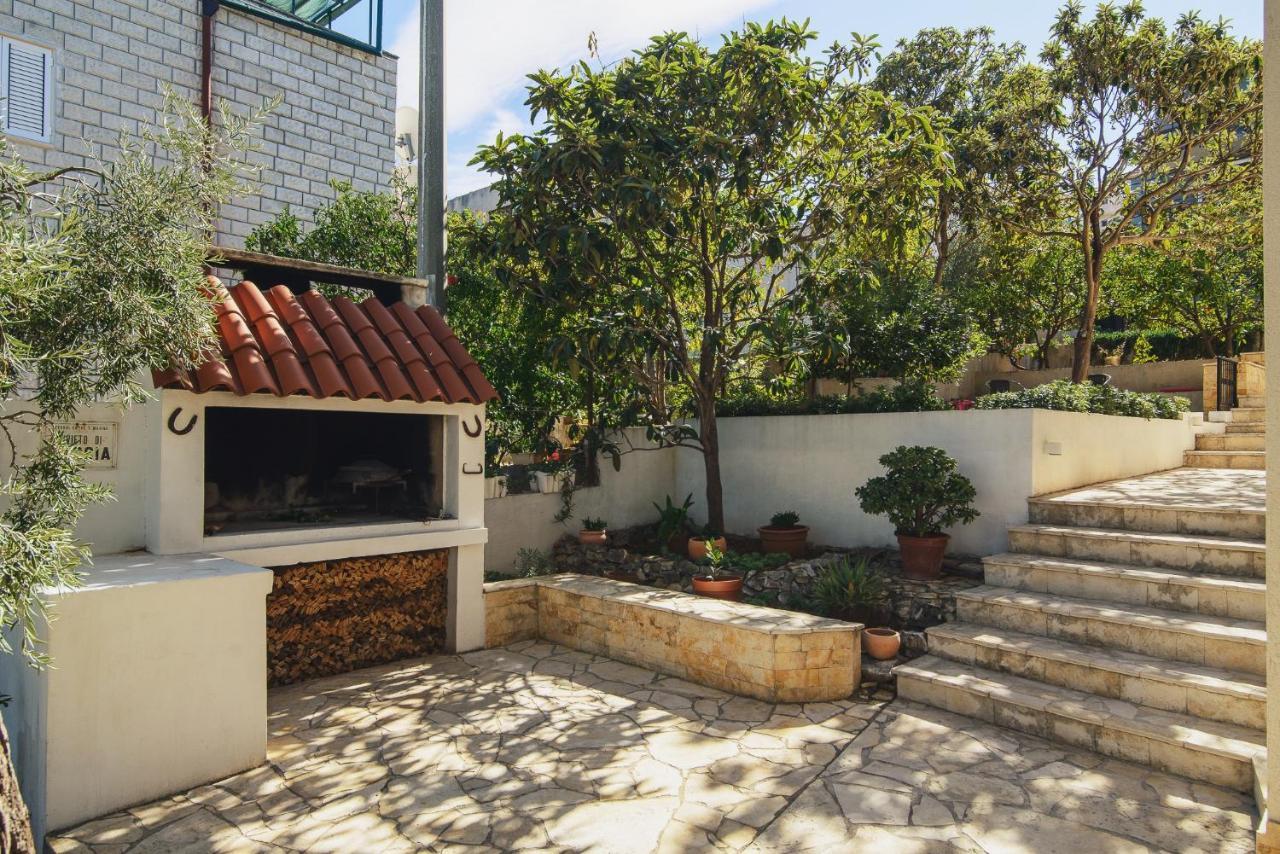 Villa Bua - Beautiful Seafront Apartments トロギール エクステリア 写真