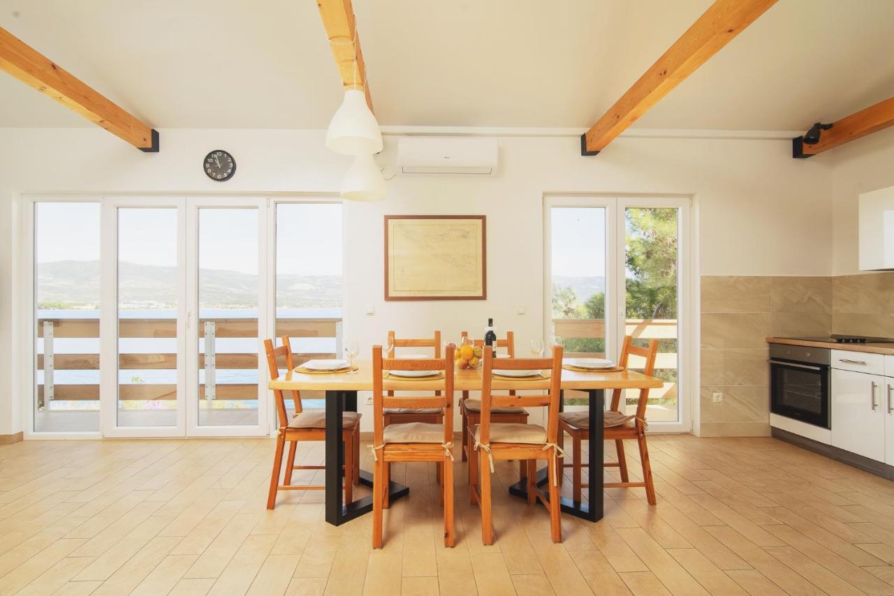 Villa Bua - Beautiful Seafront Apartments トロギール エクステリア 写真