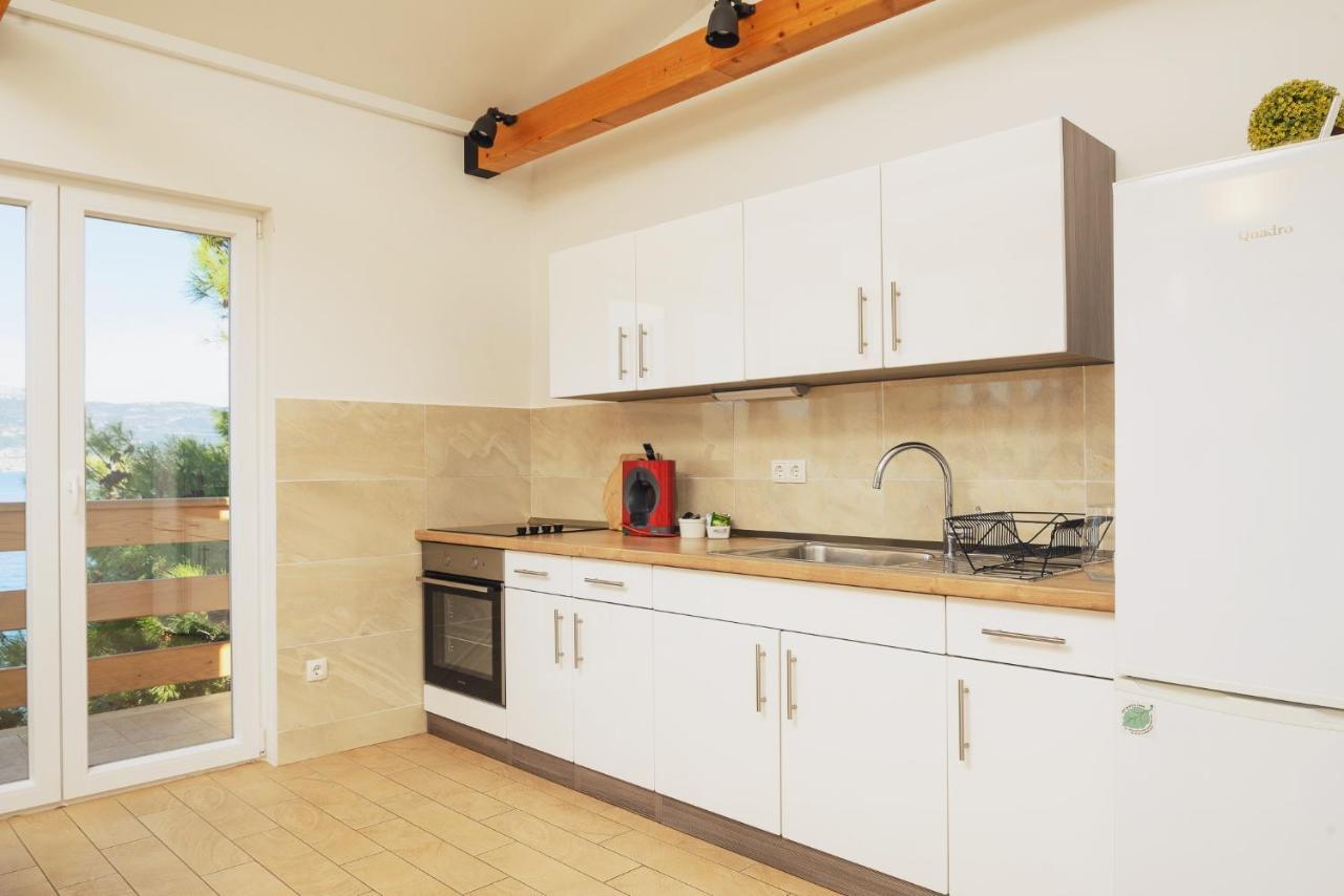 Villa Bua - Beautiful Seafront Apartments トロギール エクステリア 写真