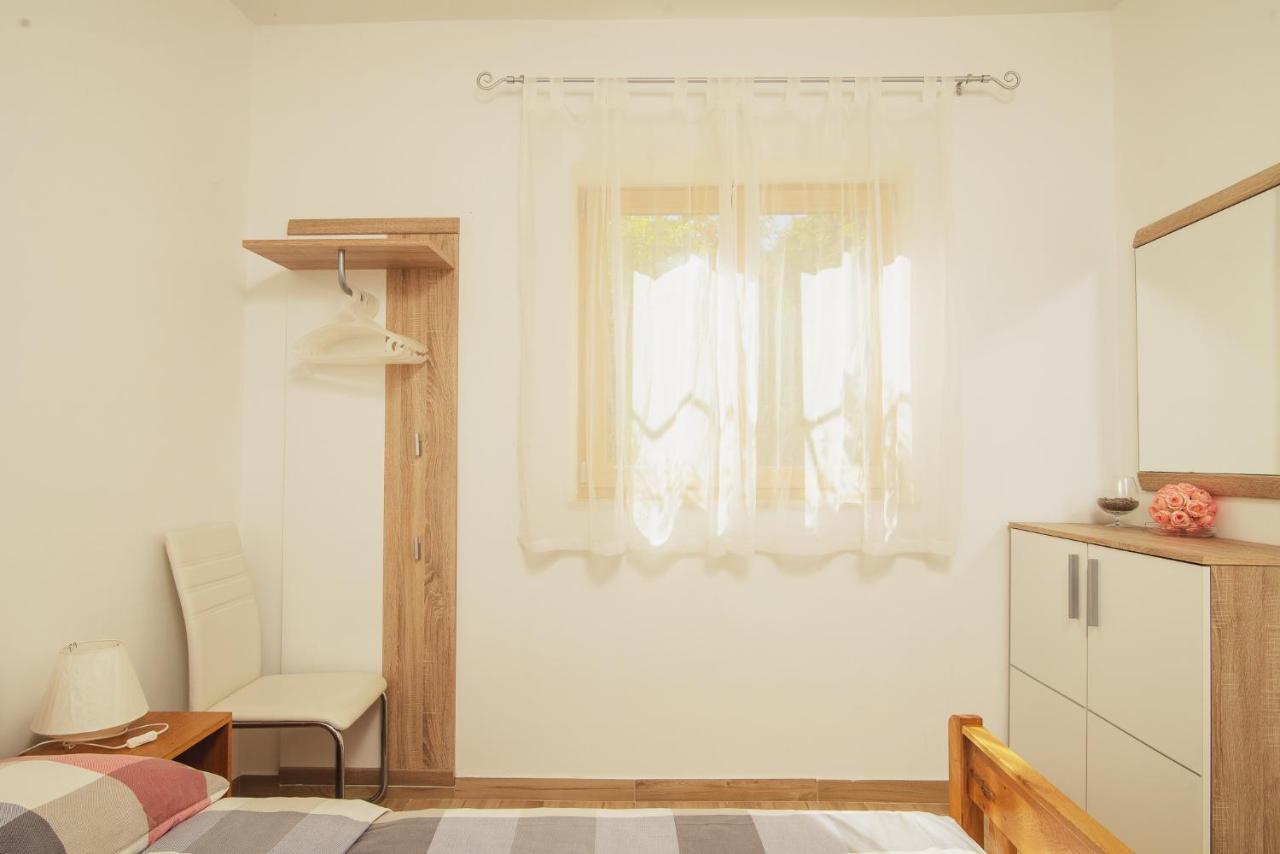 Villa Bua - Beautiful Seafront Apartments トロギール エクステリア 写真