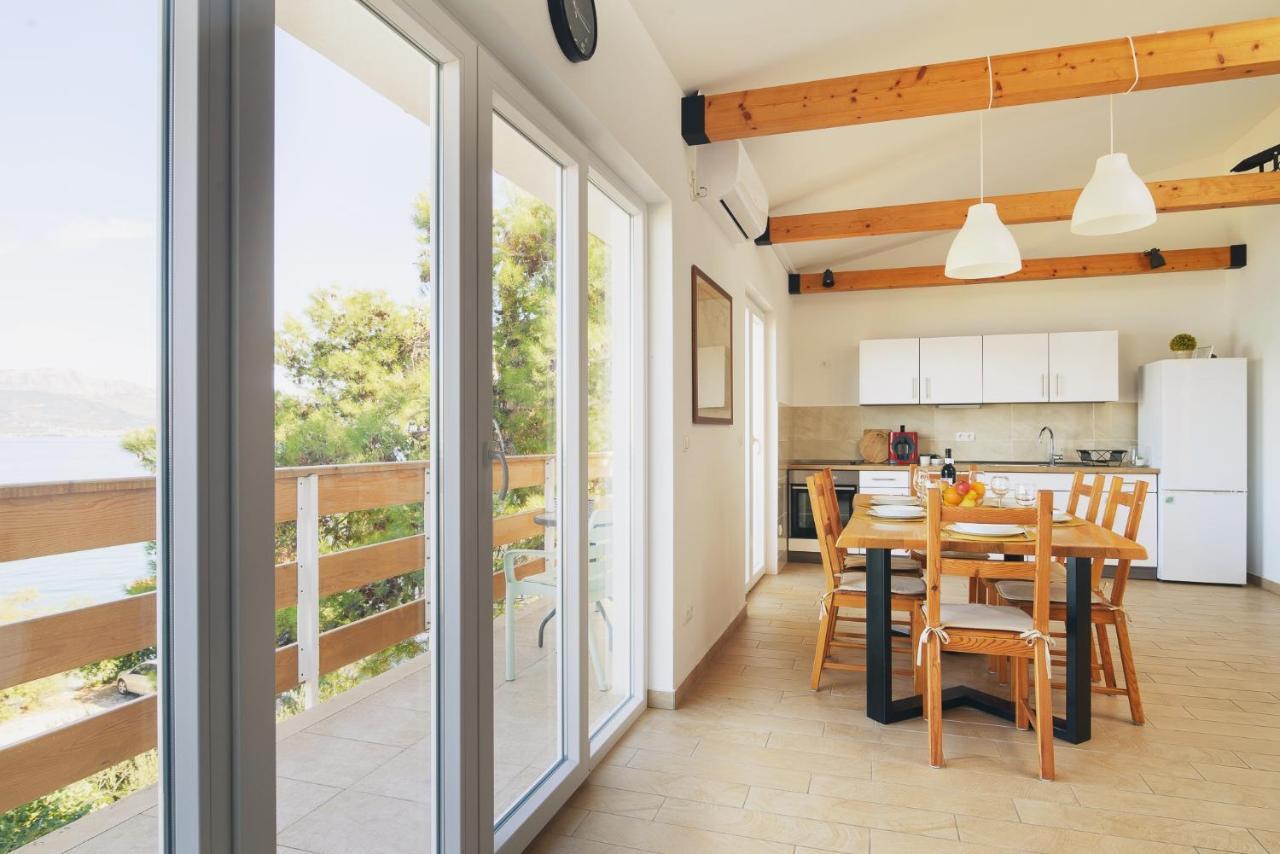 Villa Bua - Beautiful Seafront Apartments トロギール エクステリア 写真